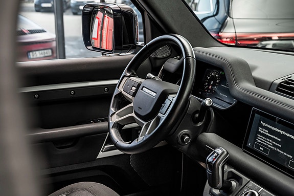Land Rover Defender 15 of 30