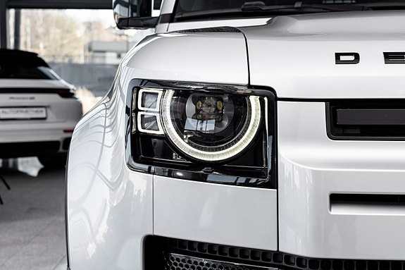 Land Rover Defender 7 of 30
