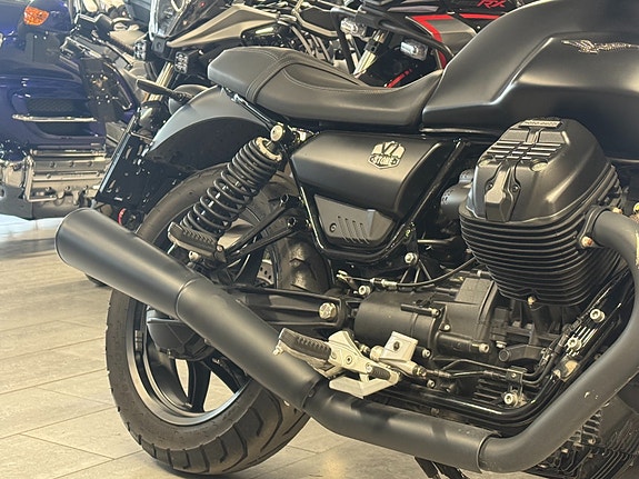 Moto Guzzi V7 STONE 2 of 5