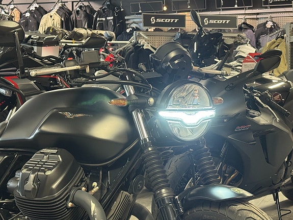 Moto Guzzi V7 STONE 3 of 5