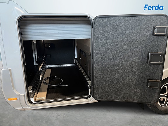 Adria Matrix Supreme 670 SC/ Alde/180 HK/ Adaptiv Cruice 5 of 5