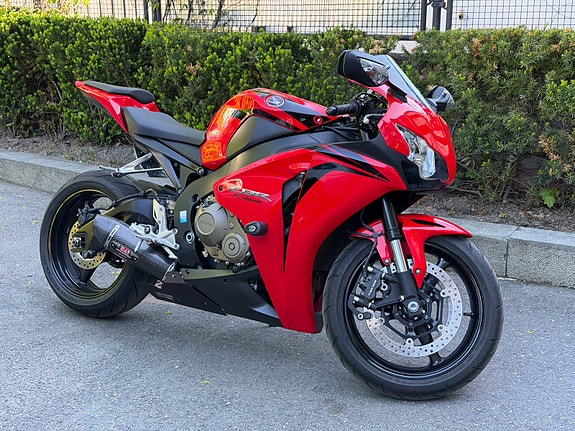 Honda CBR 1000 RR 2 of 5