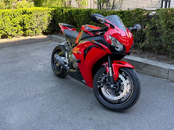 Honda CBR 1000 RR 4 of 5