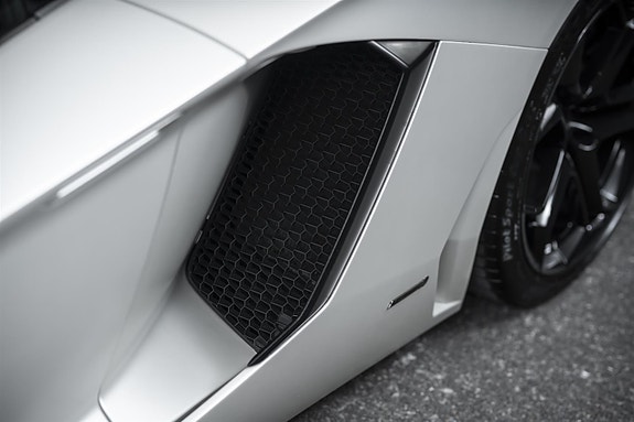 Lamborghini Aventador 17 of 30