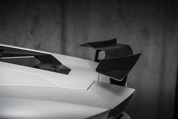 Lamborghini Aventador 14 of 30