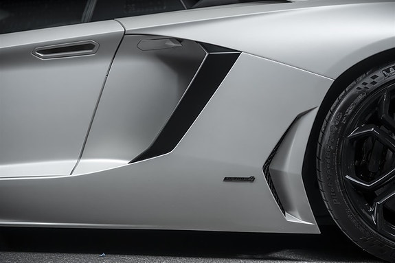 Lamborghini Aventador 13 of 30