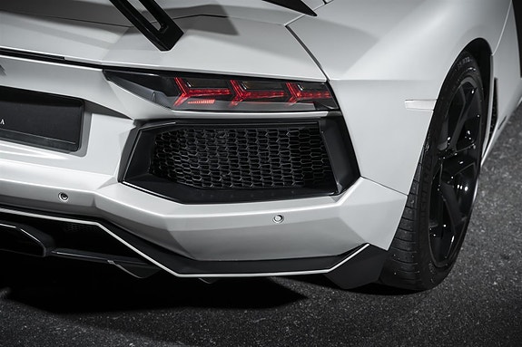 Lamborghini Aventador 24 of 30