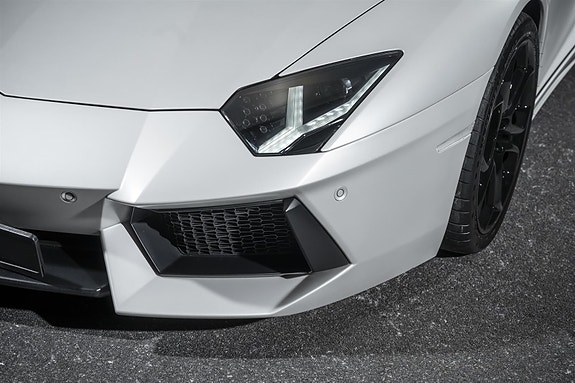 Lamborghini Aventador 18 of 30