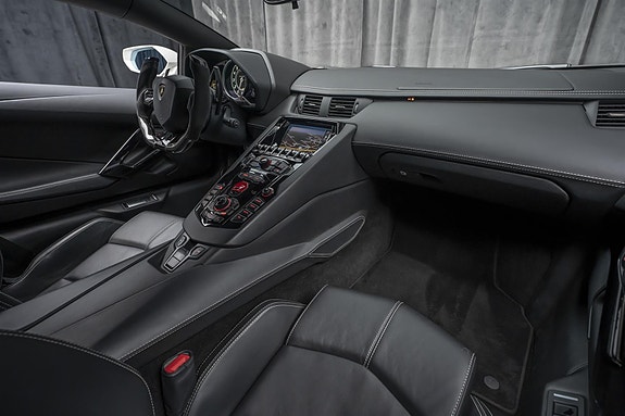 Lamborghini Aventador 30 of 30
