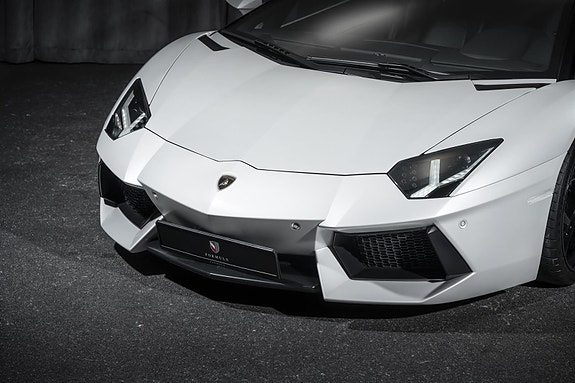 Lamborghini Aventador 9 of 30