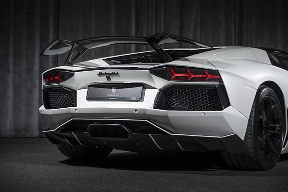 Lamborghini Aventador 6 of 30