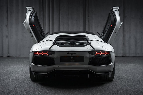 Lamborghini Aventador 25 of 30