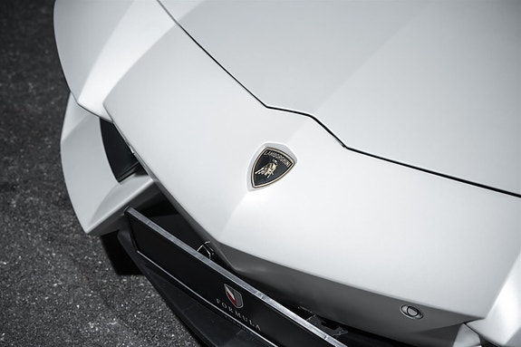 Lamborghini Aventador 19 of 30