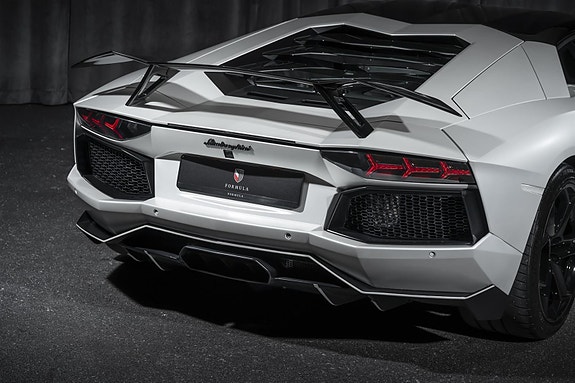 Lamborghini Aventador 8 of 30