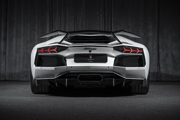 Lamborghini Aventador 5 of 5