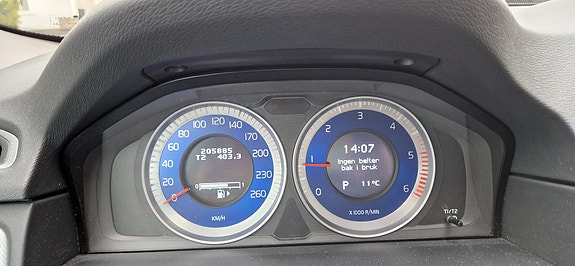 Volvo V70 8 of 30