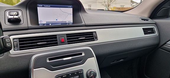 Volvo V70 10 of 30
