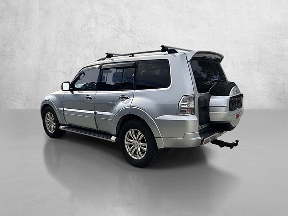 Mitsubishi Pajero 5 of 16