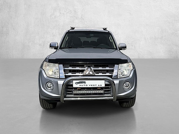 Mitsubishi Pajero 2 of 16