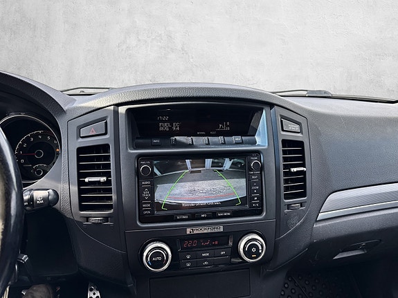 Mitsubishi Pajero 11 of 16