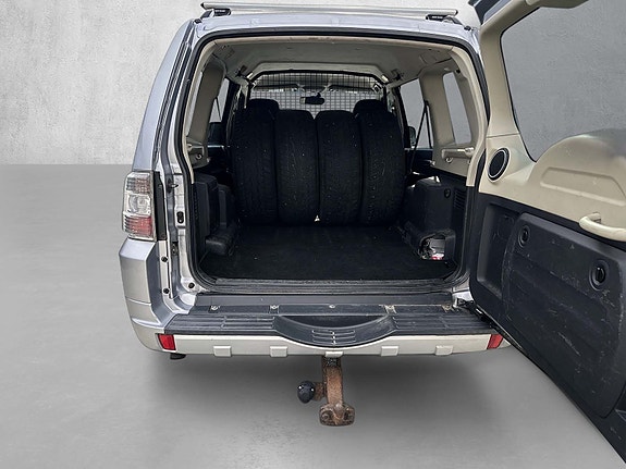 Mitsubishi Pajero 7 of 16