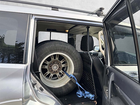 Mitsubishi Pajero 15 of 16