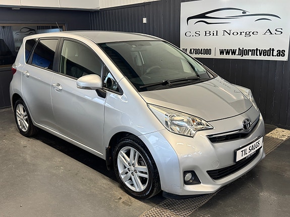 Toyota Verso-S 2 of 5