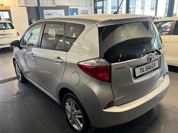 Toyota Verso-S 4 of 5