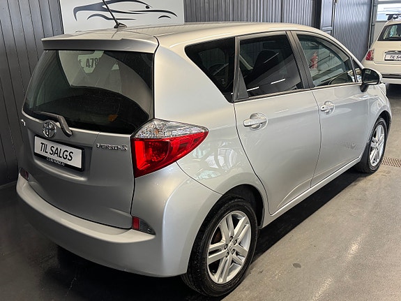 Toyota Verso-S 3 of 5