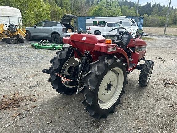 Mitsubishi MT205 3 of 6