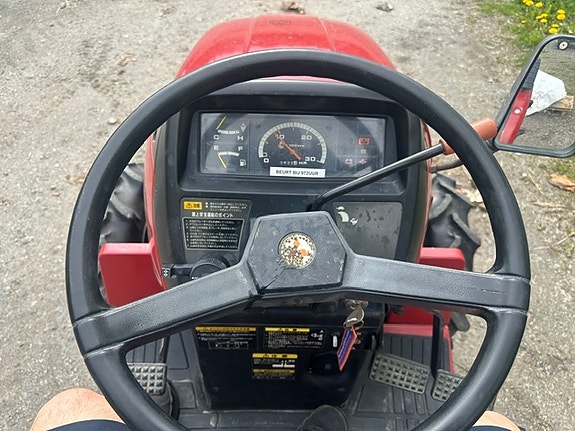 Mitsubishi MT205 5 of 6