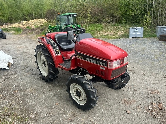 Mitsubishi MT205 2 of 6