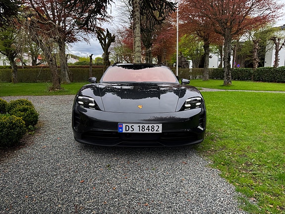 Porsche Taycan 2 of 5