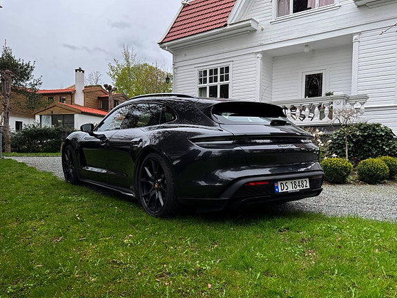 Porsche Taycan 4 of 5