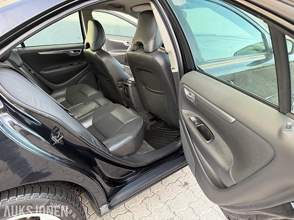 Volvo S60 20 of 30