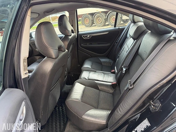 Volvo S60 17 of 30