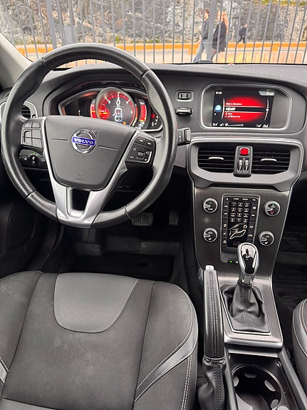 Volvo V40 18 of 25