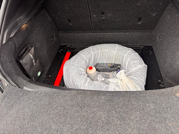 Volvo V40 25 of 25