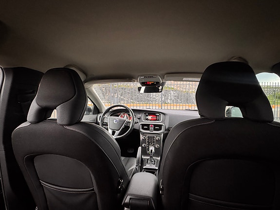 Volvo V40 12 of 25