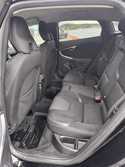 Volvo V40 19 of 25