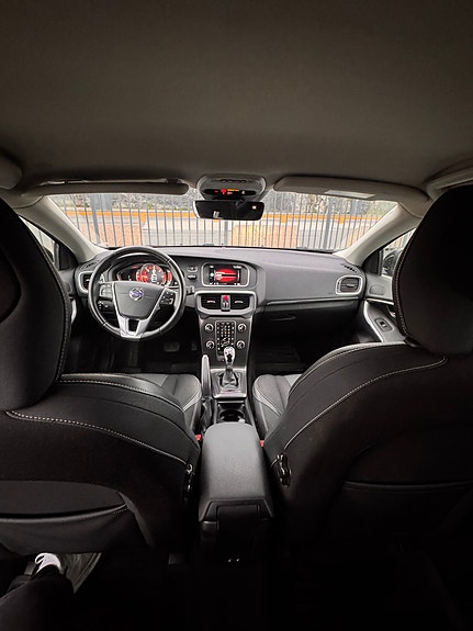 Volvo V40 17 of 25