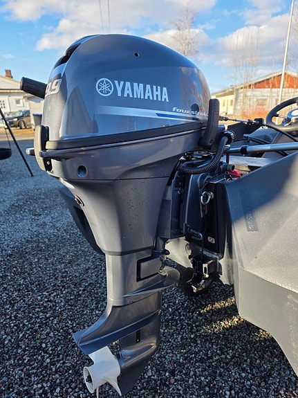2025 Steady 260 rattkonsol m/ 2025 Yamaha 9,9JMHS  4-takt/ Garmin Ekkolodd 9 of 12