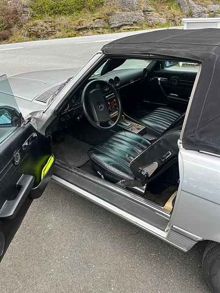 Mercedes-Benz SL280 9 of 12