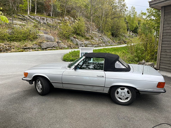 Mercedes-Benz SL280 8 of 12