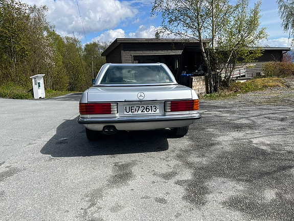 Mercedes-Benz SL280 3 of 12