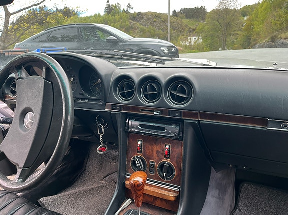 Mercedes-Benz SL280 11 of 12