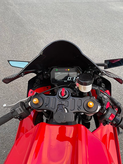 Yamaha R7 6 of 9