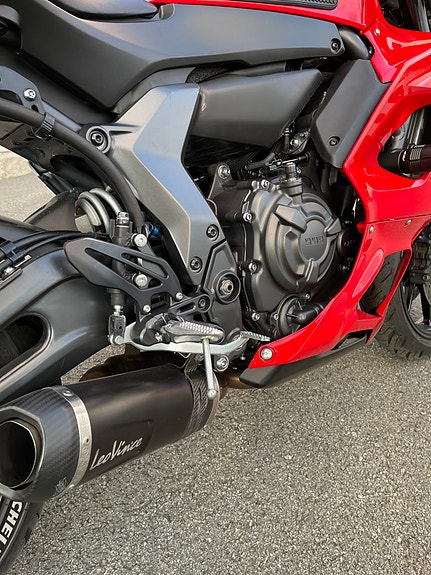 Yamaha R7 5 of 9