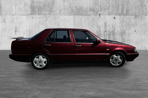 Lancia Thema 7 of 26