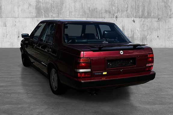 Lancia Thema 8 of 26